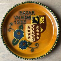 Assiette en faience ``Bazar Valaisan 1933``